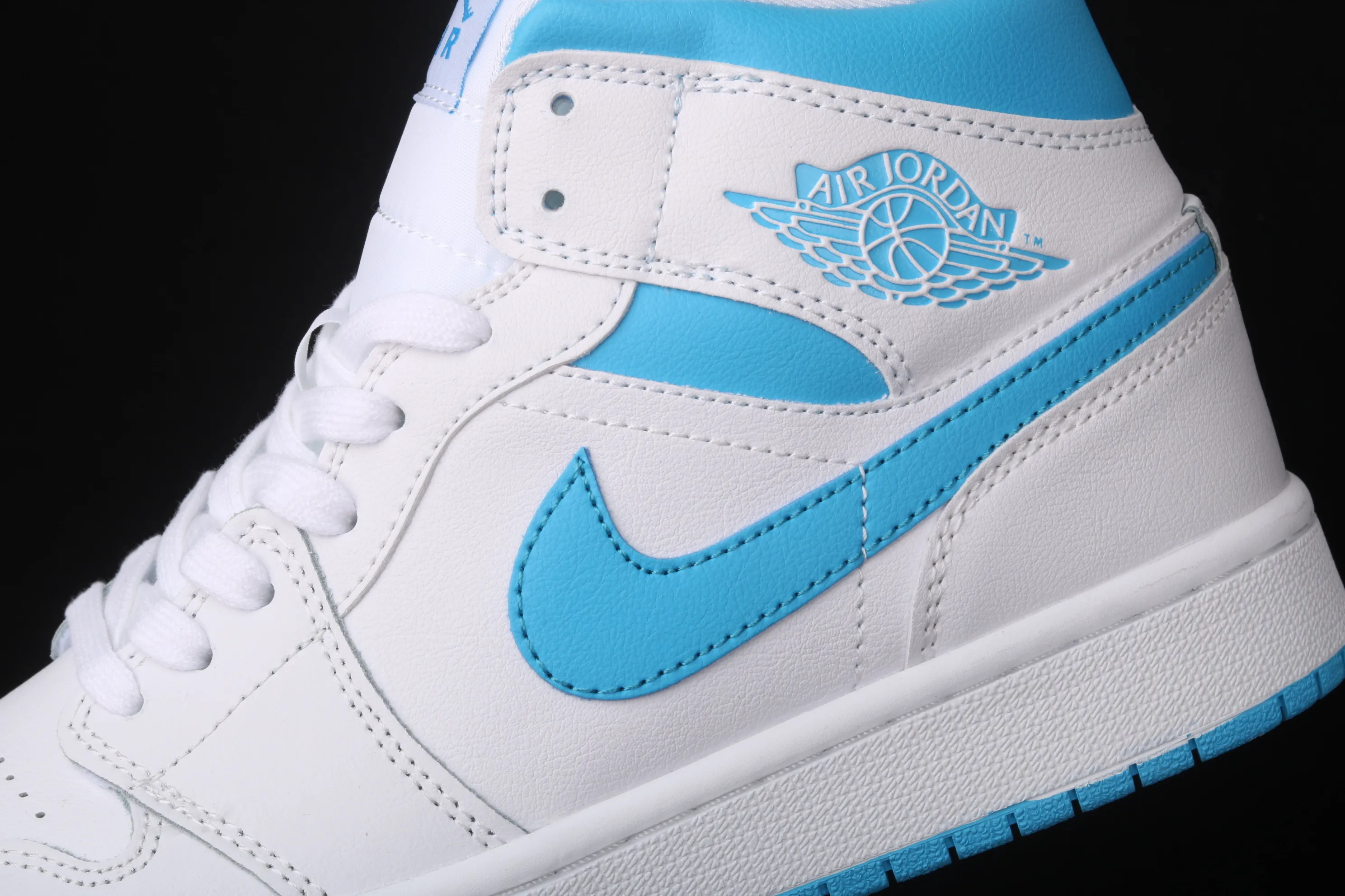 All Categories Air Jordan Jordan Series Basketball Shoes Air Jordan 1 Mid Air Jordan 1 Mid Carolina Blue AJ1 Joe 1 Lake Blue First Layer China Basketball Shoes BQ6472-114